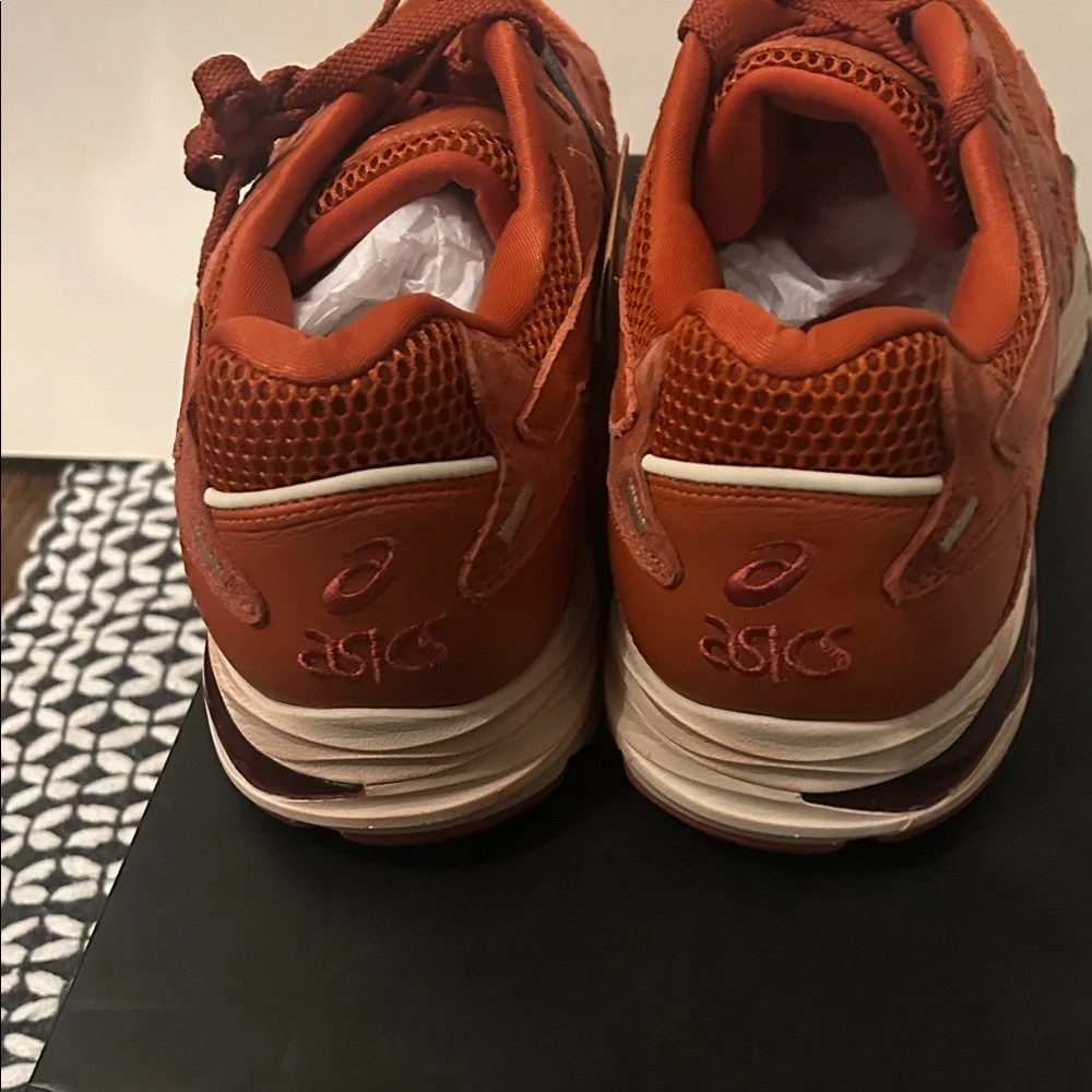 NWT ASICS Gel-MC Plus
- Denim Tears Red Clay Brick - Picture 6 of 7
